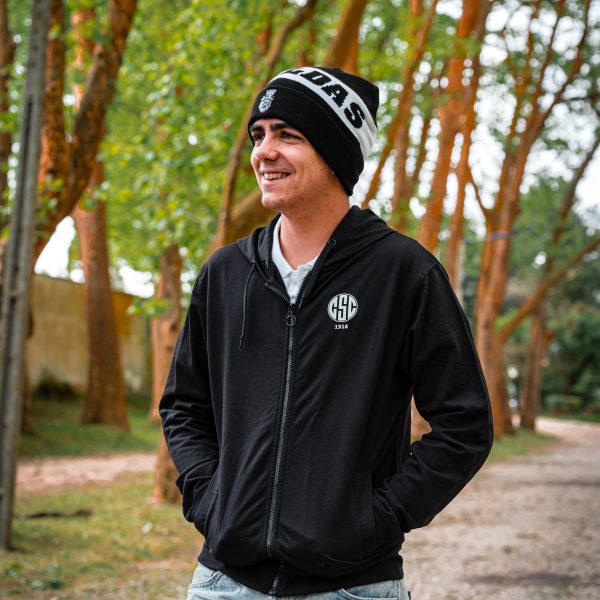 Gorro Preto/branco - Emblema bordado e CALDAS